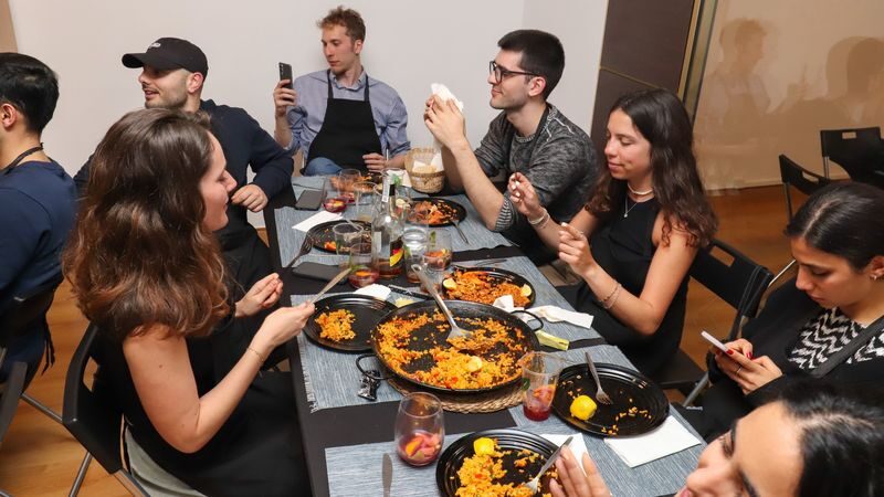 Paella and sangria workshop in Madrid - Finding the meeting point on Montera Street