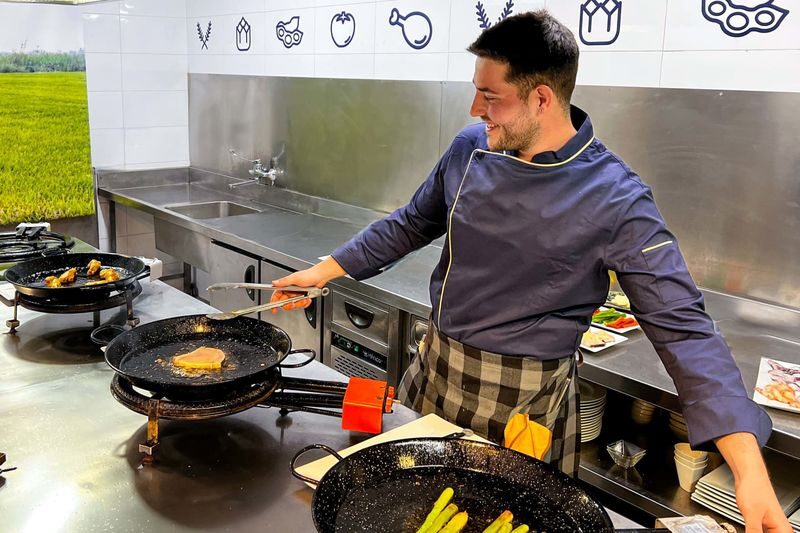Paella cooking class with optional central market tour in Valencia - What happens in the kitchen