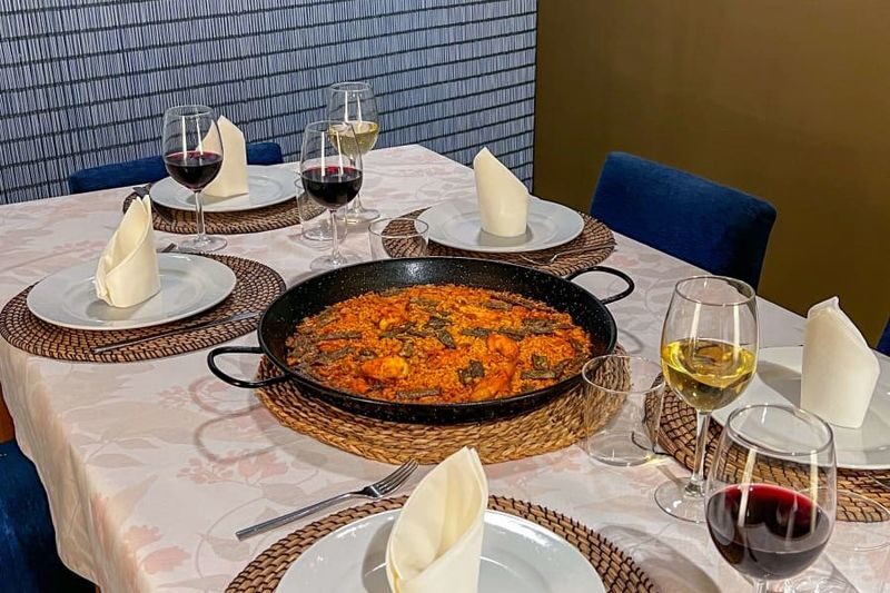 Paella cooking class with optional central market tour in Valencia - Getting there and planning your session