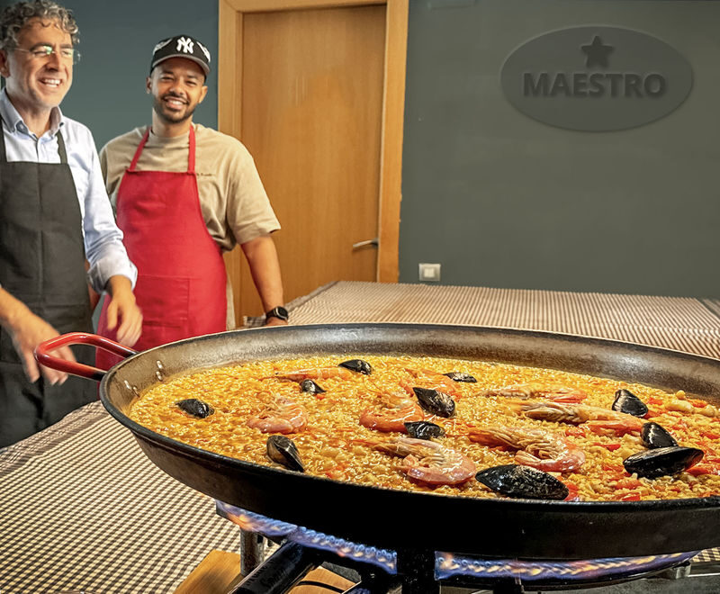 Paella Cooking Class with Tapas & Drinks in Barcelona - Two hours from welcome to meal
