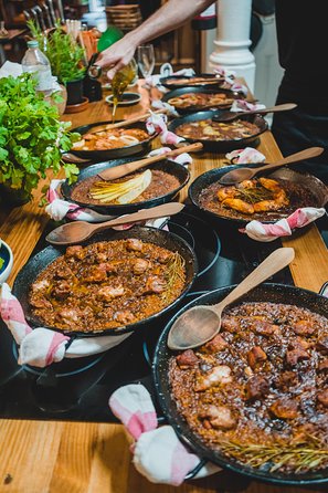 Paella Experience and Bottomless Wine in Barcelona - Overview and What To Expect
