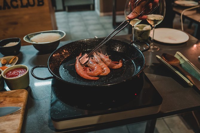 Paella Experience and Bottomless Wine in Barcelona - Recommendations and Highlights