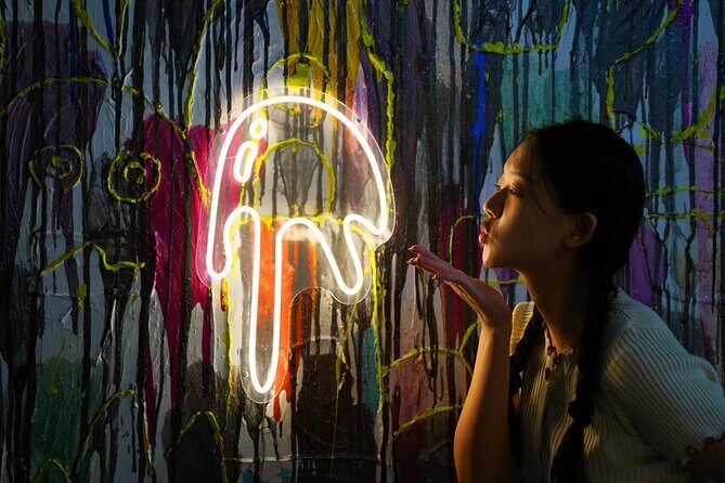 Paint-In-Dark Drawing Class in New York - FAQ