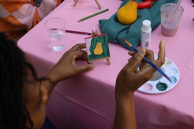 Paint Tiny Canvases in Forsyth Park - Practical Details: Timing and Group Size