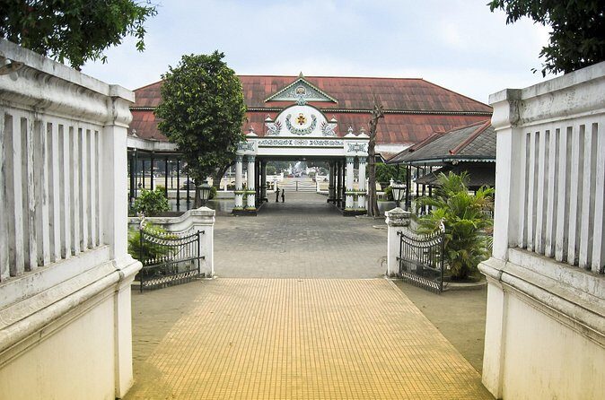 Palace Becak Tour in Yogyakarta - Good To Know