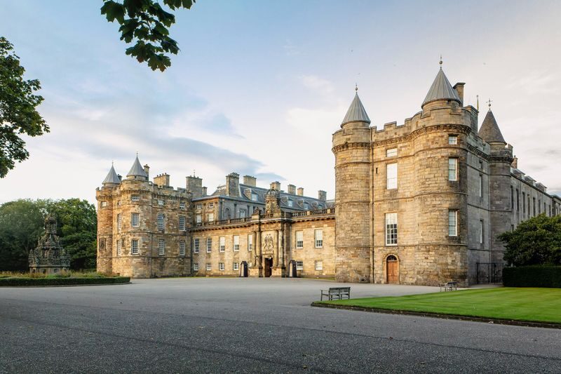 Palace of Holyroodhouse Ticket in Edinburgh - Holyrood Abbey: a quieter, older stop