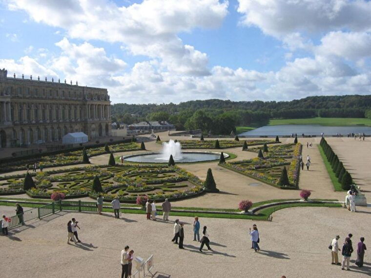 Palace of Versailles Private Tickets + Transfer From Paris - Gardens and Trianon Estate