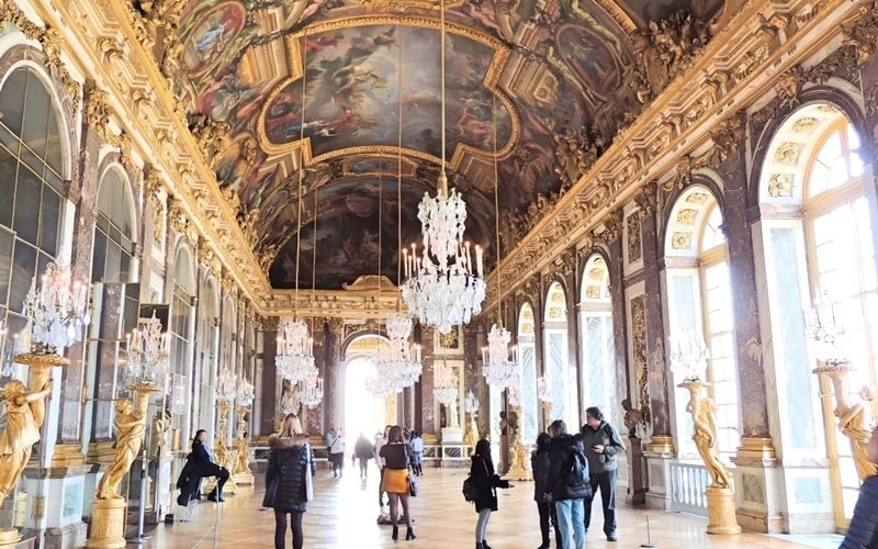 Palace of Versailles Tour with Skip-the-Line Ticket - Crowds, comfort, and keeping the day manageable