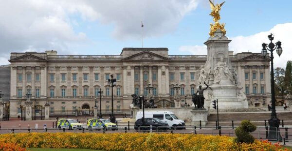 Palaces, Parliament & Power: London's Royal City - Unique Stories and Fascinating Facts