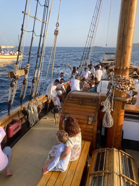 Palamós: Sunset Boat Tour With Glass of Cava - Sunset Boat Departure
