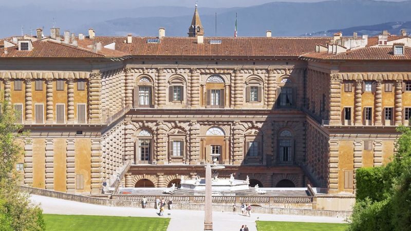 Palazzo Pitti and Palatine Gallery ticket in Florence - Entering Palazzo Pitti