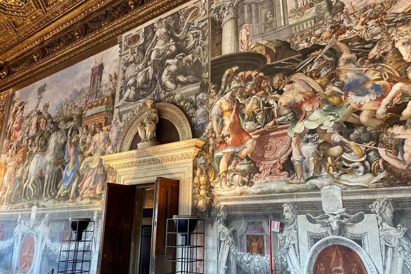 Palazzo Vecchio guided tour in Florence - The Salone dei Cinquecento, the grand central room