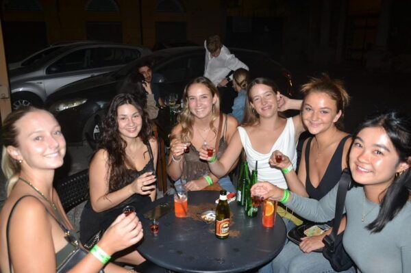 Palermo: Guided Bar Crawl With Shots and Discounts on Drinks - Who Can Join?
