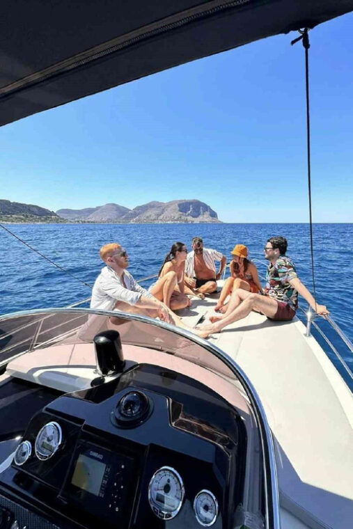 Palermo : Tour condiviso in barca con Aperitivo e Snorkeling - Group Size and Flexibility