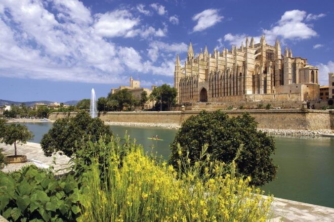 Palma De Mallorca: City Walking Tour With the Cathedral - The Sum Up