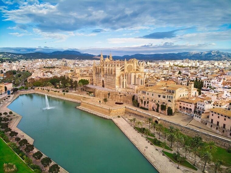 Palma De Mallorca in 1 Day: Walking Tour With Digital Guide - Navigation and Starting Your Tour