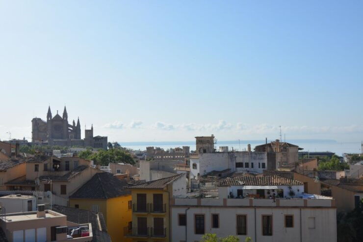 Palma De Mallorca Old Town Guided Bike Tour and Tapas - Tour Experience
