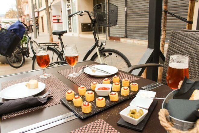 Palma De Mallorca Old Town Guided Bike Tour and Tapas - Highlights