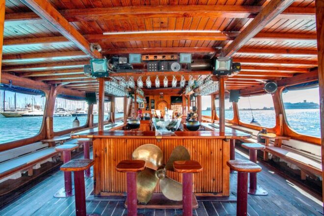 Palma De Mallorca: Palma Bay Boat Tour With Snorkeling - Meeting Point