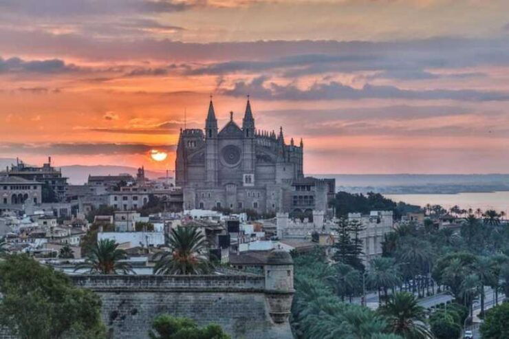 Palma De Mallorca: Private Custom Tour With a Local Guide - Experience and Itinerary