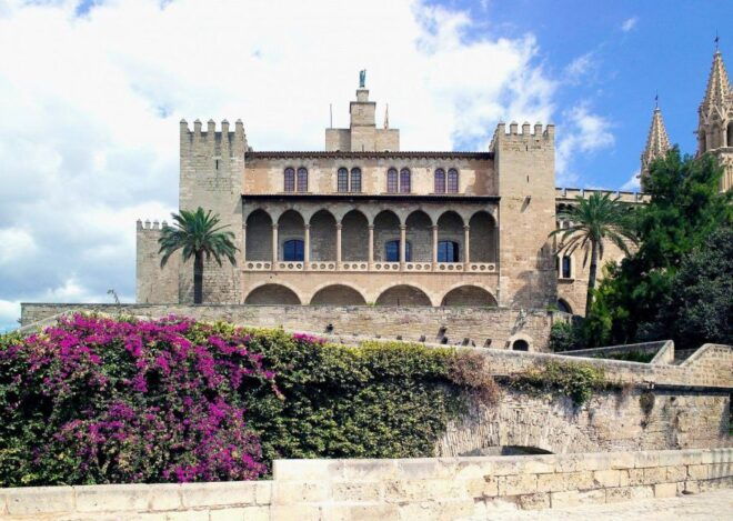 Palma De Mallorca: Private Walking Tour With a Local Guide - Directions