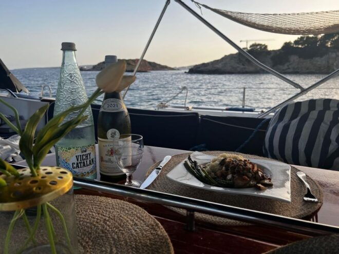 Palma De Mallorca: Sailboat Dinner and Movie Night - Full Description