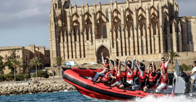 Palma De Mallorca: Sightseeing Speedboat Tour With Pickup - Meeting Points and Pickup
