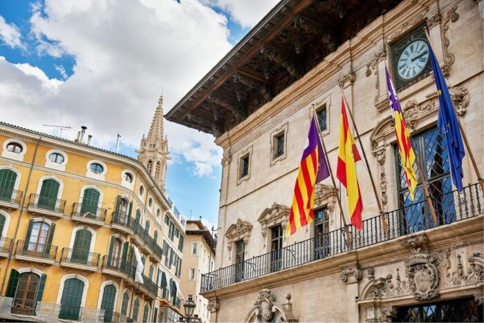 Palma De Mallorca: Small-Group Tour & Fast-Track Cathedral - Maximizing Your Experience