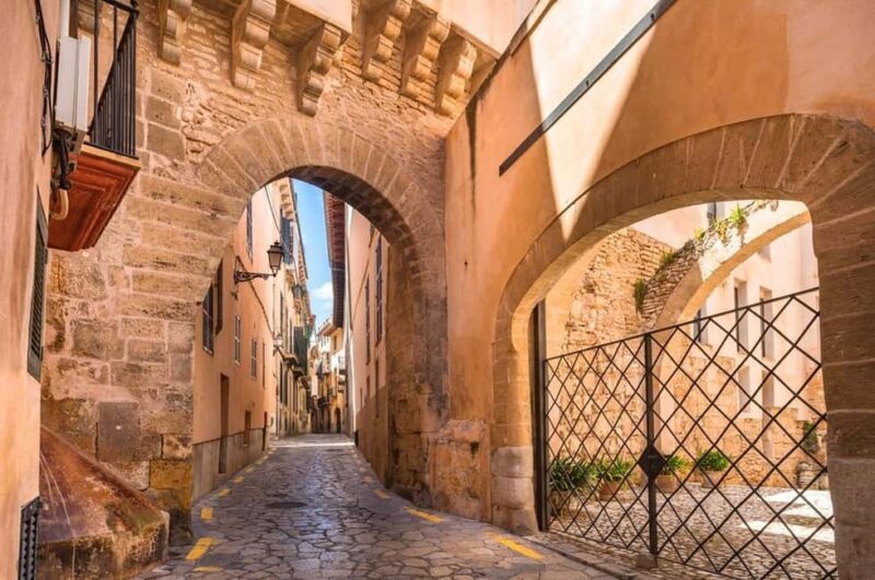 Palma de Mallorca: Walking Tour and Cathedral with Pastry - Ending at Plaça de la Drassana