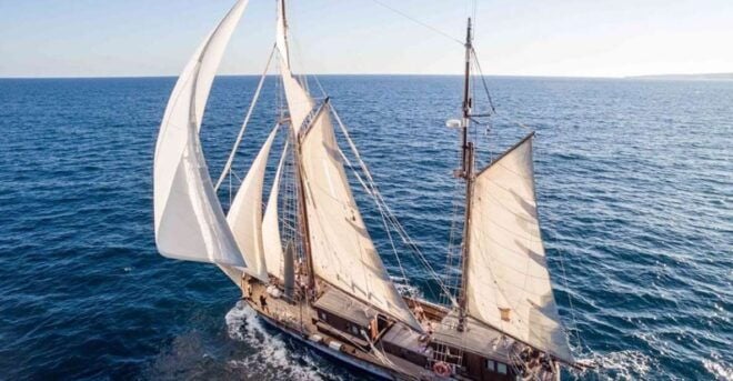Palma De Mallorca: Wooden Sailboat Cruise With Barbecue Meal - Palmas Seafront and Landmarks Tour