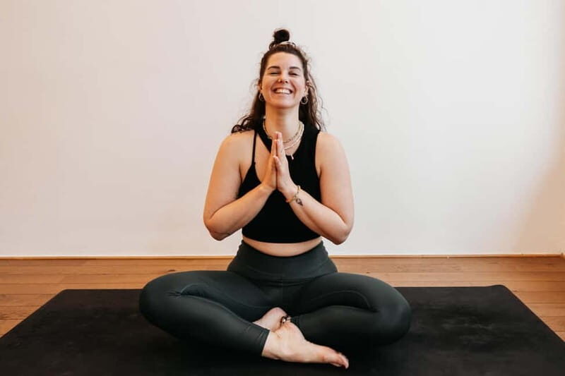 Palma de Mallorca: Yoga by the Sea EN/DE - Setting the Scene: What to Expect from Your Yoga Session