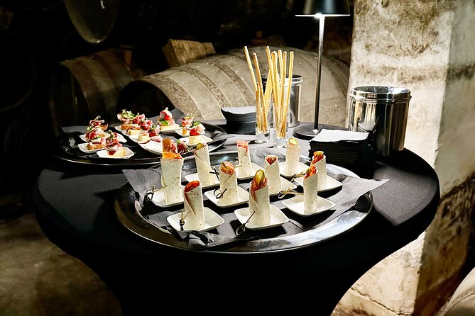 Palma Distillery Tour With 6 Spirits and Gourmet Tapas Tasting - Spirits Tasting Experience