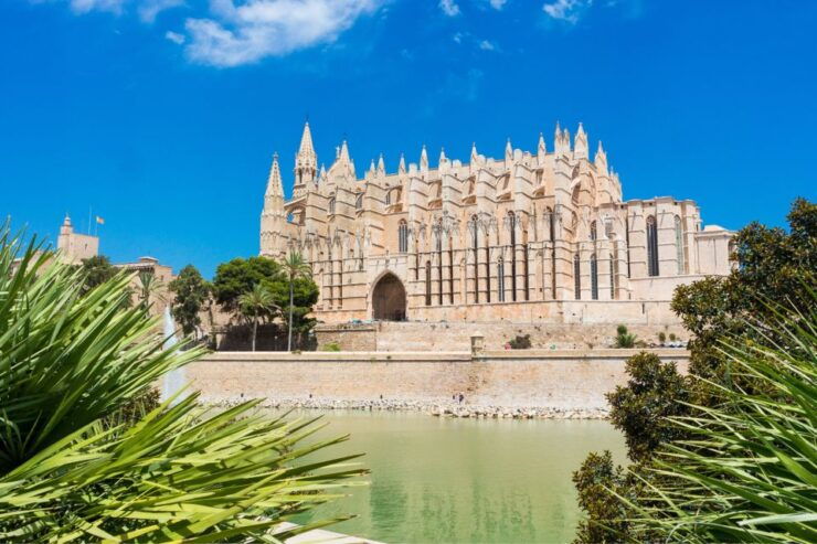 Palma Mallorca: Highlights Self-Guided Scavenger Hunt & Tour - Experience Highlights