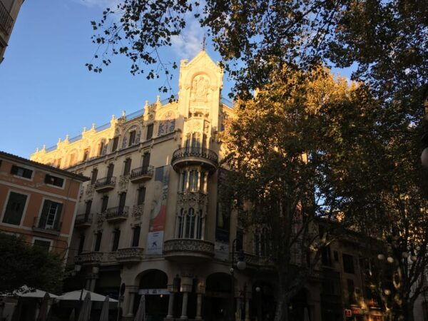 Palma Old Town Insider Tour With Visit of the Cathedral - Savoring Local Delicacies