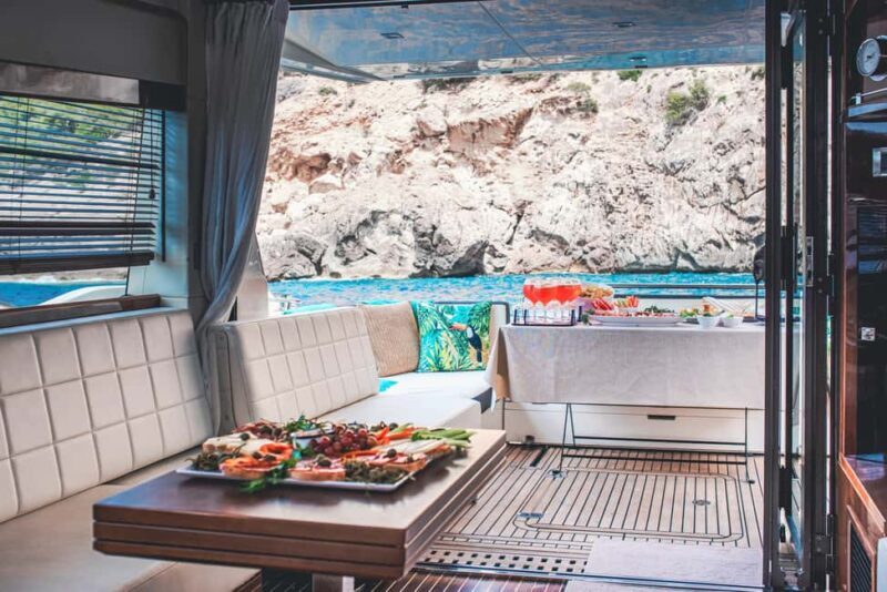 Palma: Private Flybridge Motorboat Tour - All Included - FAQ