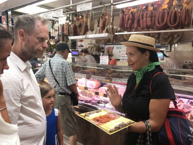 Palma: Walking Tour With Mediterranean Delicacies - Tour Experience