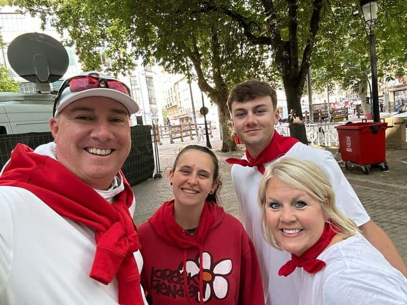 Pamplona: Walking Tour and Photo Session with Bulls - Good To Know