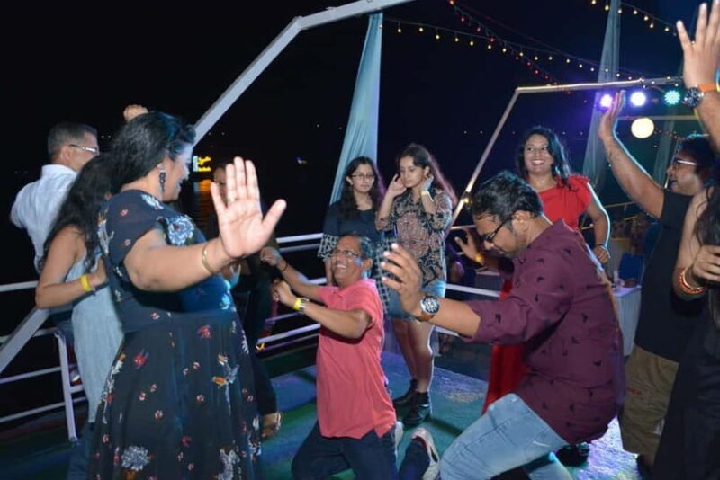 Panaji: Sunset Boat Party with Bollywood DJ and Dance Shows - FAQ