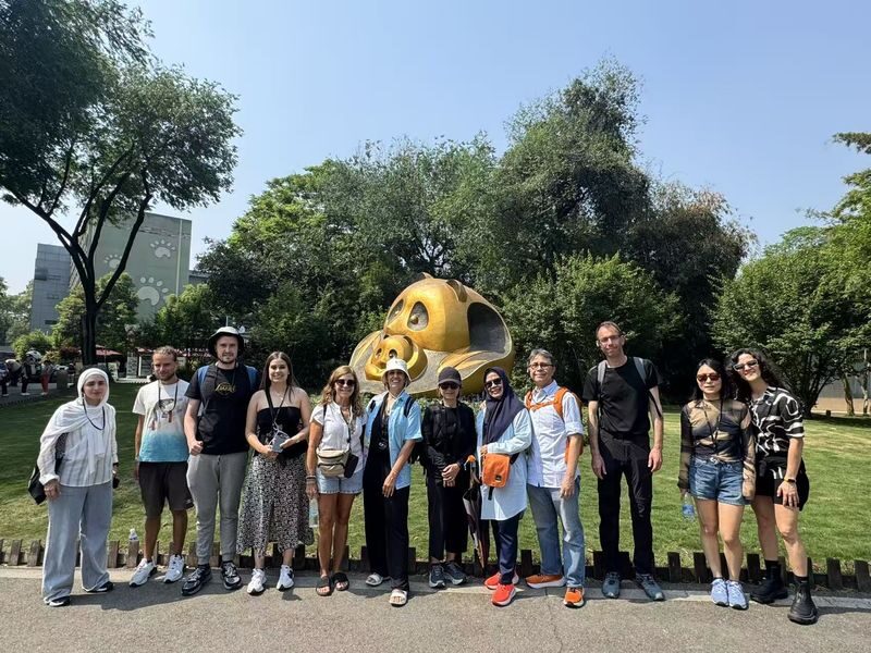 Panda Base & Leshan Giant Buddha Full-Day Guided Tour - Two ways to see Sichuan’s best-known icons