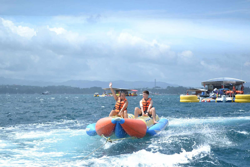 Panglao Banana Boat Ride - Setting the pace with the crew