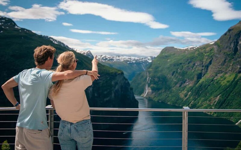 Panorama Bus Tours Geiranger 1,5/ 2hr - The Alternative Stop: Eaglebend Viewpoint