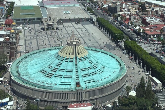 Panoramic Flight Through Reforma and Guadalupe Basilica 2 Px - Flight Overview