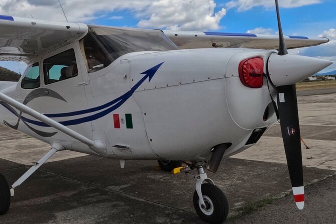 Panoramic Flight to Teotihuacanán in Small Plane 2 People - Overview and Details