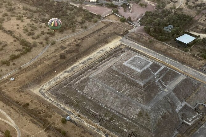 Panoramic Flight to Teotihuacanán in Small Plane 2 People - Meeting and Pickup