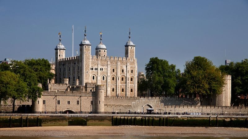 Panoramic of London Private Full Day Tour - Kensington: palace, gardens and museum exteriors