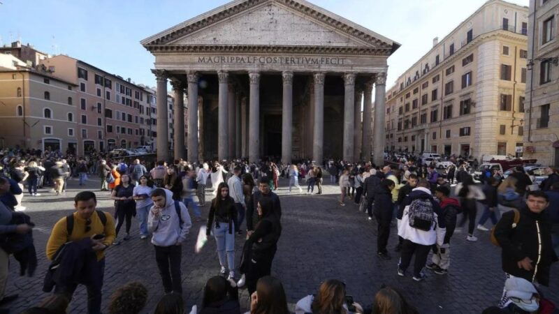 Pantheon Tour: Dome, Ancient Art and Raphaels Resting Place - Good To Know