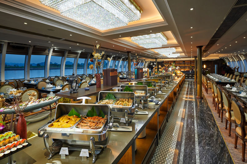 Paradise Delight Day Cruise: Ha Long Bay, Sung Sot, Ti Top - Luon Cave: paddle, or take a breather