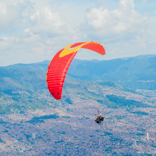 Paraglide Over Beautiful Medellin - Customer Satisfaction and Reviews