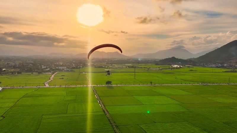 Paramotor Experience in Nha Trang - Weather, safety, and eligibility