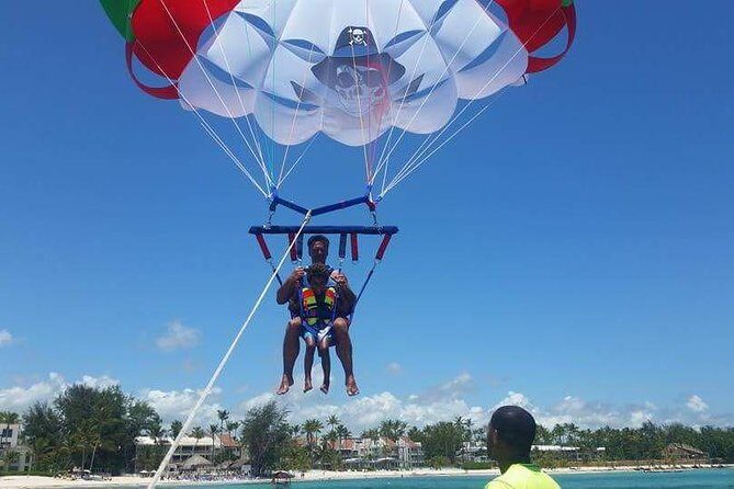 Parasailiing Experience in Playa Bibijagua - A Closer Look at the Parasailing Adventure  